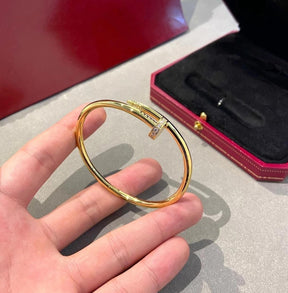 Bracelete Inspiração Cartier Ponta Cravejada
