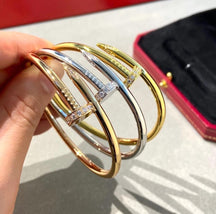 Bracelete Inspiração Cartier Ponta Cravejada